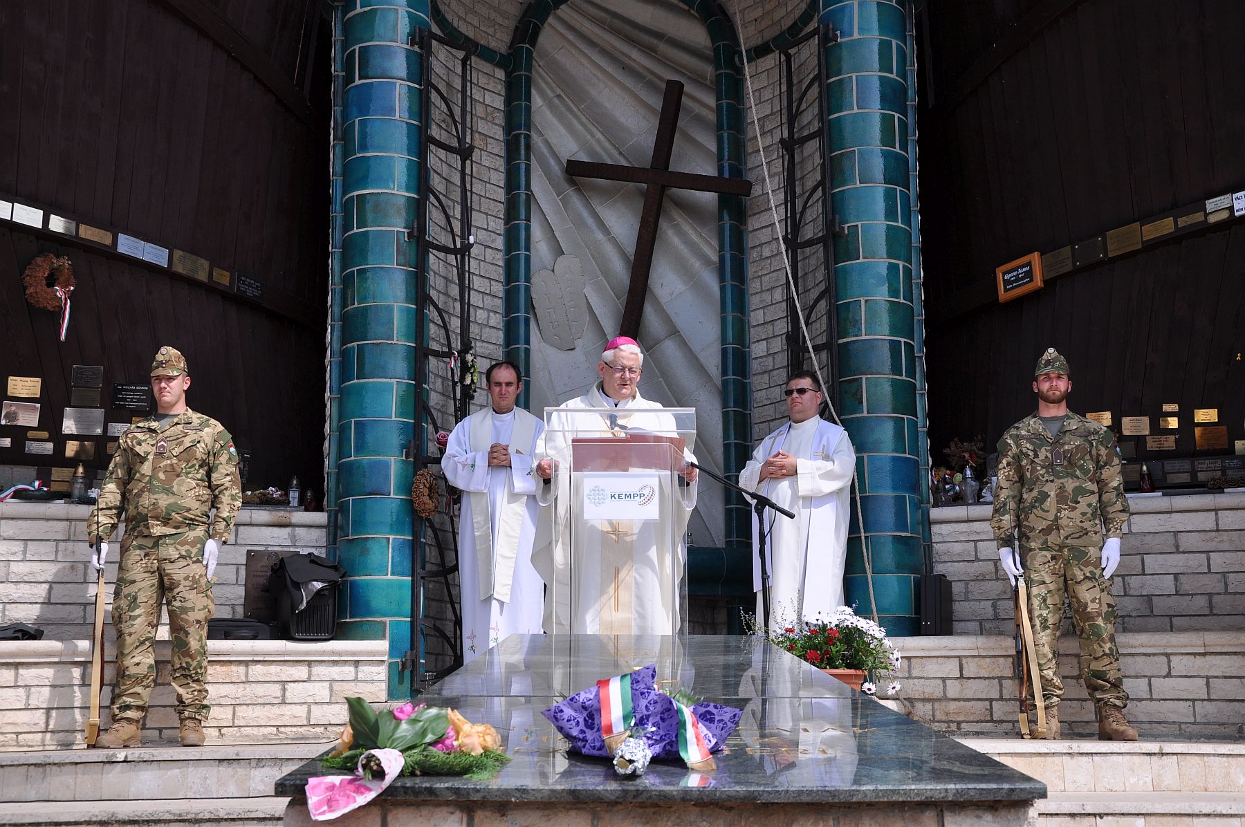 Hősök Napja - Spányi Antal, püspök celebrált misét a Don-kanyar Kápolnánál